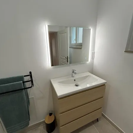 Emma Renove & Lumineux Apartment